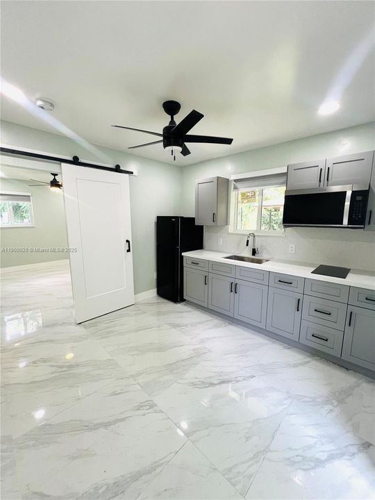 合同活跃: $1,650 (1 贝兹, 1 浴室, 1602 平方英尺)