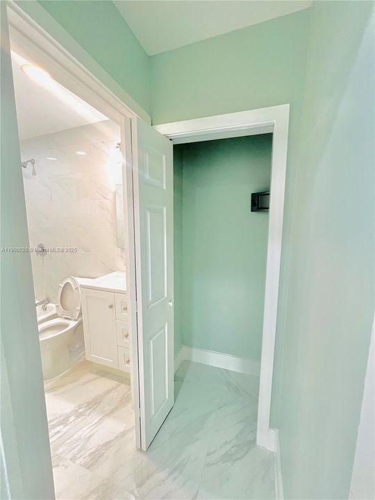 合同活跃: $1,650 (1 贝兹, 1 浴室, 1602 平方英尺)