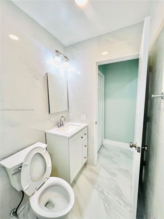 合同活跃: $1,650 (1 贝兹, 1 浴室, 1602 平方英尺)