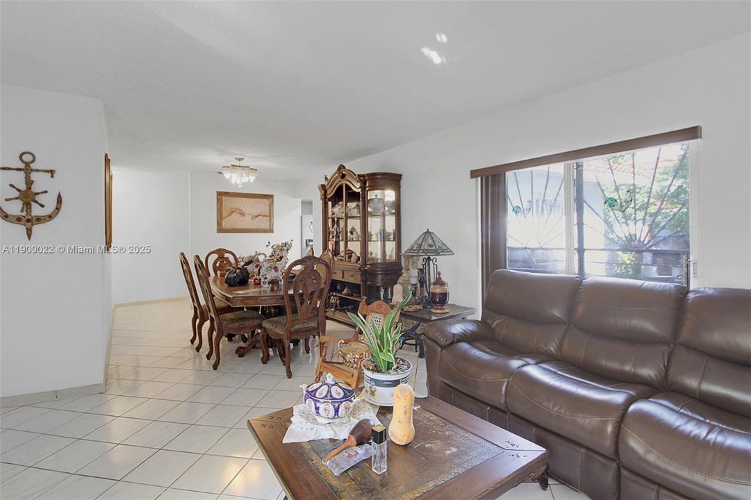 For Sale: $1,160,000 (3 beds, 2 baths, 1614 Square Feet)