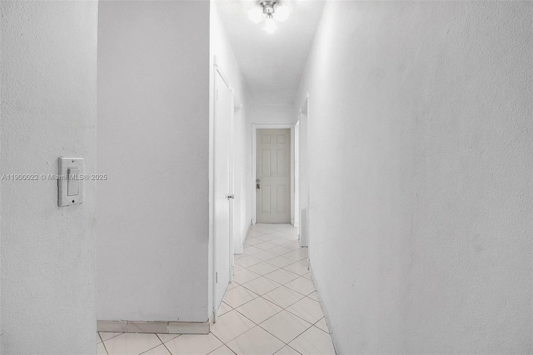 For Sale: $1,160,000 (3 beds, 2 baths, 1614 Square Feet)