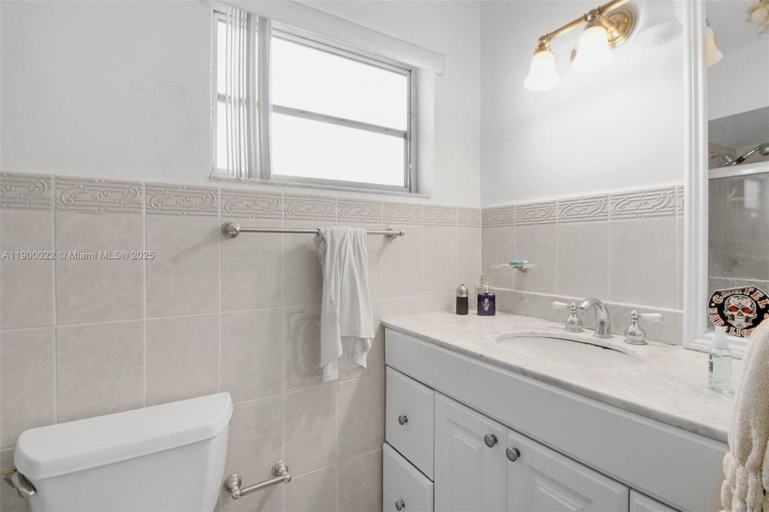 For Sale: $1,160,000 (3 beds, 2 baths, 1614 Square Feet)