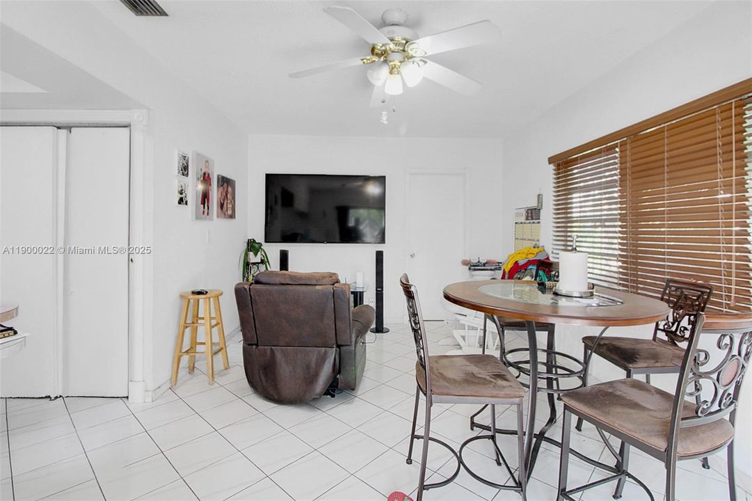 For Sale: $1,160,000 (3 beds, 2 baths, 1614 Square Feet)