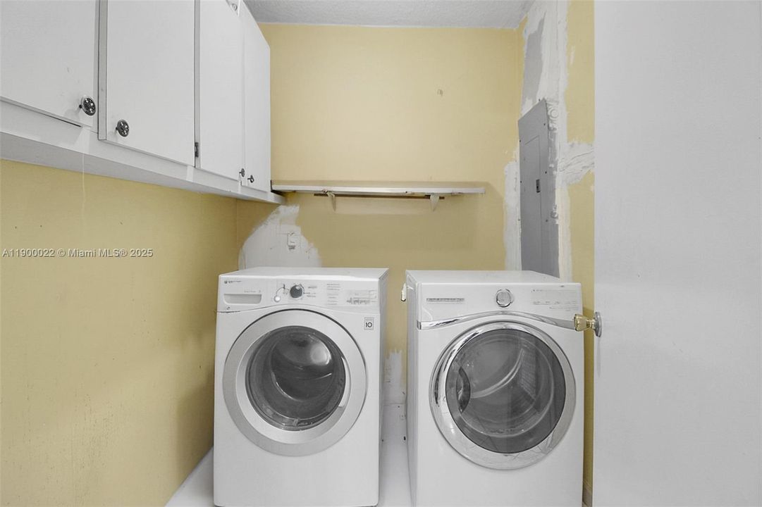 For Sale: $1,160,000 (3 beds, 2 baths, 1614 Square Feet)