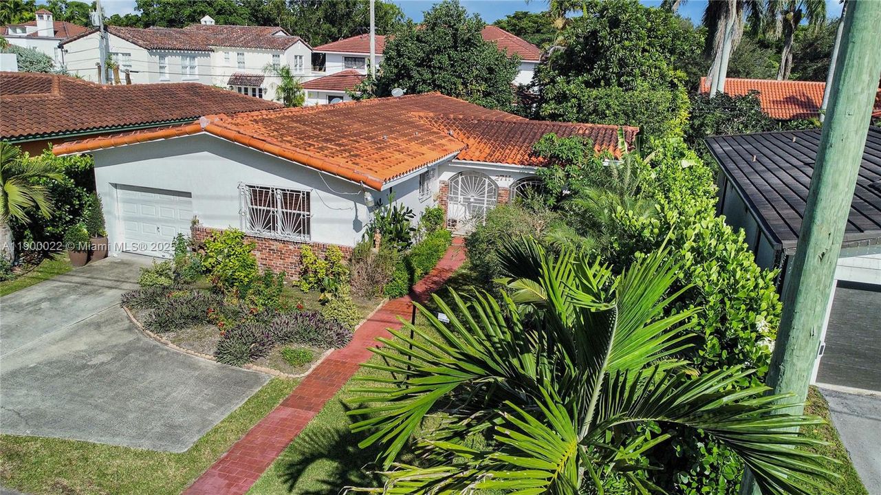 For Sale: $1,160,000 (3 beds, 2 baths, 1614 Square Feet)