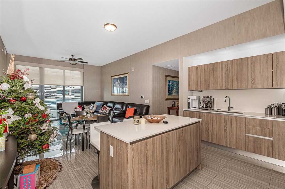 For Rent: $6,000 (3 beds, 3 baths, 1487 Square Feet)