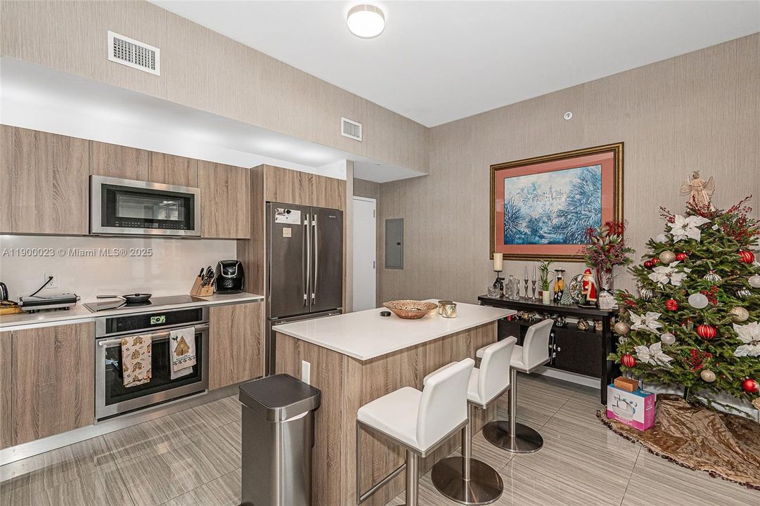 For Rent: $6,000 (3 beds, 3 baths, 1487 Square Feet)