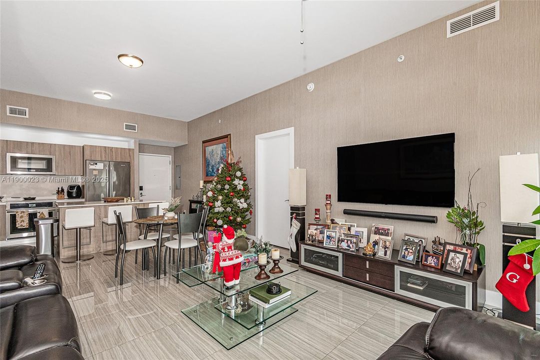 For Rent: $6,000 (3 beds, 3 baths, 1487 Square Feet)