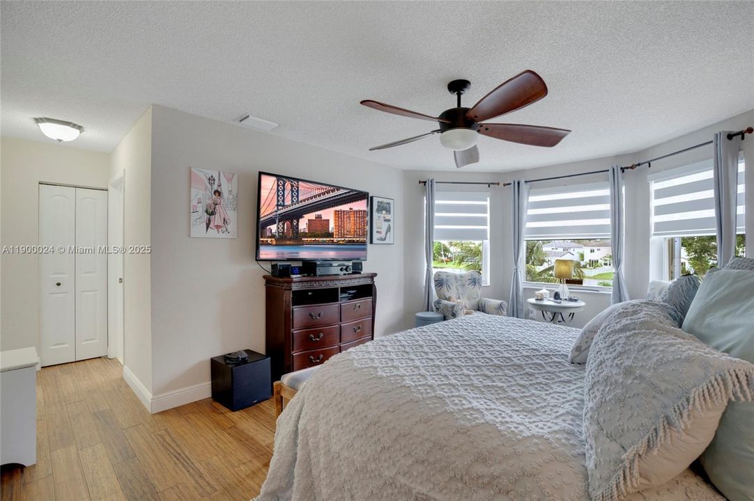 For Sale: $735,000 (3 beds, 2 baths, 2113 Square Feet)