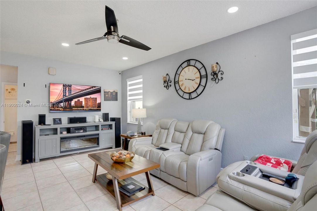 For Sale: $735,000 (3 beds, 2 baths, 2113 Square Feet)