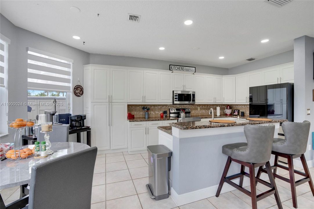 For Sale: $735,000 (3 beds, 2 baths, 2113 Square Feet)