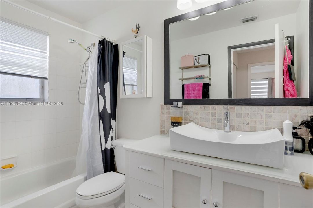 For Sale: $735,000 (3 beds, 2 baths, 2113 Square Feet)