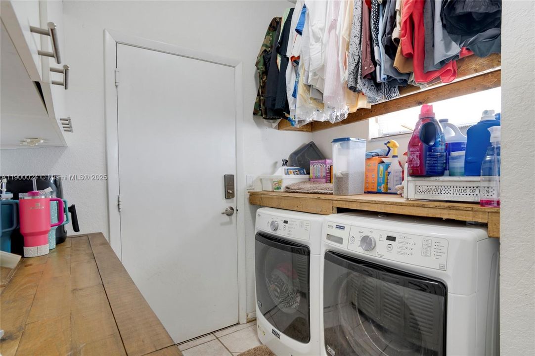 For Sale: $735,000 (3 beds, 2 baths, 2113 Square Feet)