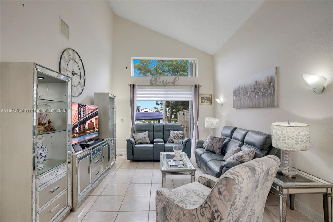 For Sale: $735,000 (3 beds, 2 baths, 2113 Square Feet)