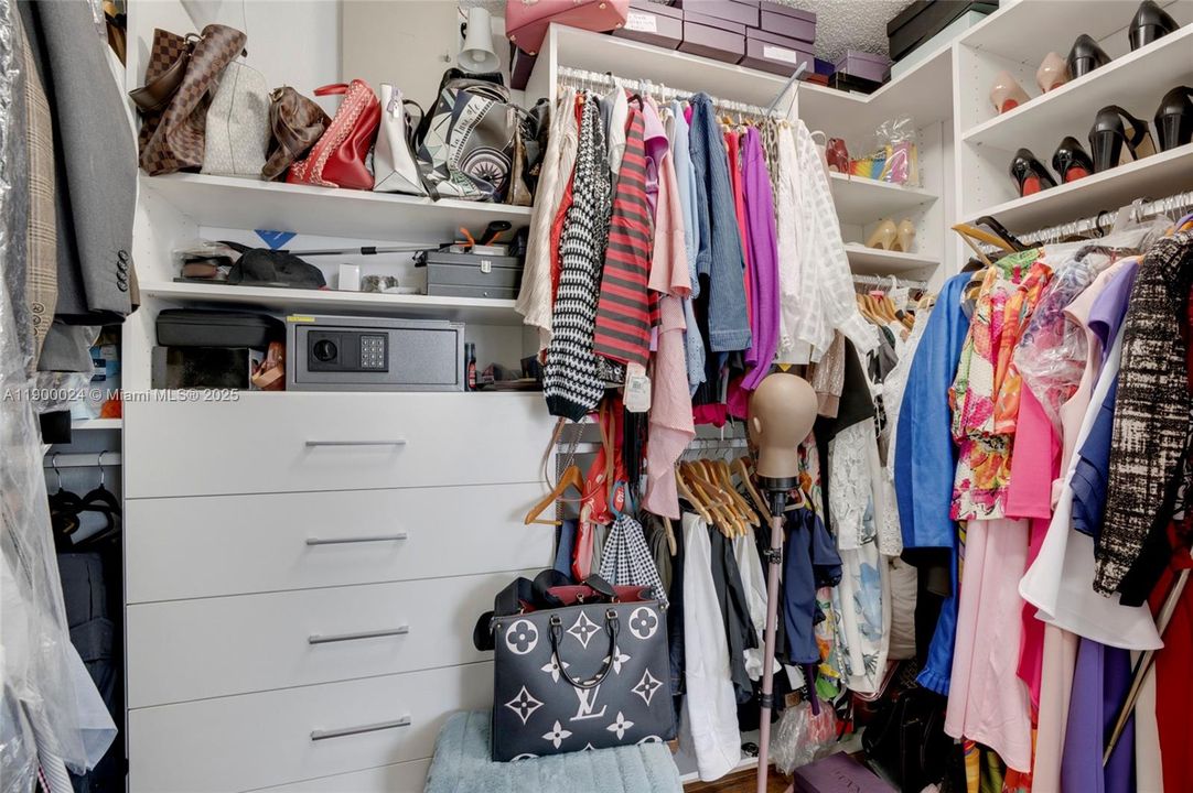 For Sale: $735,000 (3 beds, 2 baths, 2113 Square Feet)