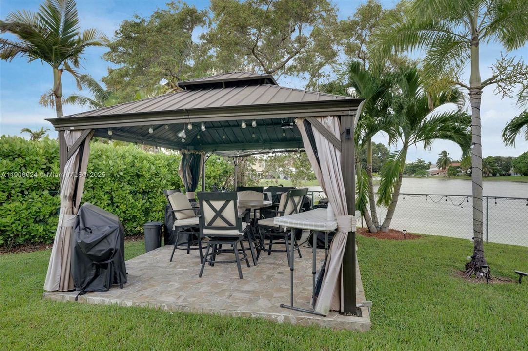 For Sale: $735,000 (3 beds, 2 baths, 2113 Square Feet)