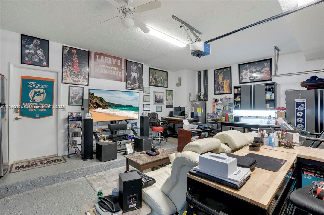 For Sale: $735,000 (3 beds, 2 baths, 2113 Square Feet)