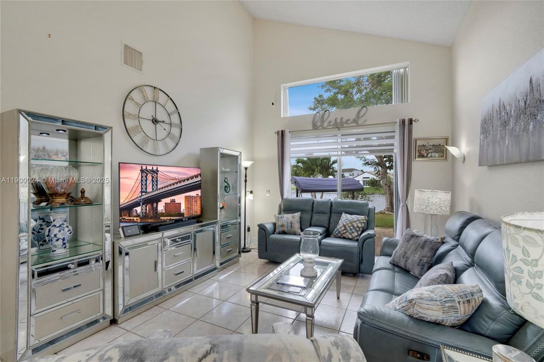 For Sale: $735,000 (3 beds, 2 baths, 2113 Square Feet)