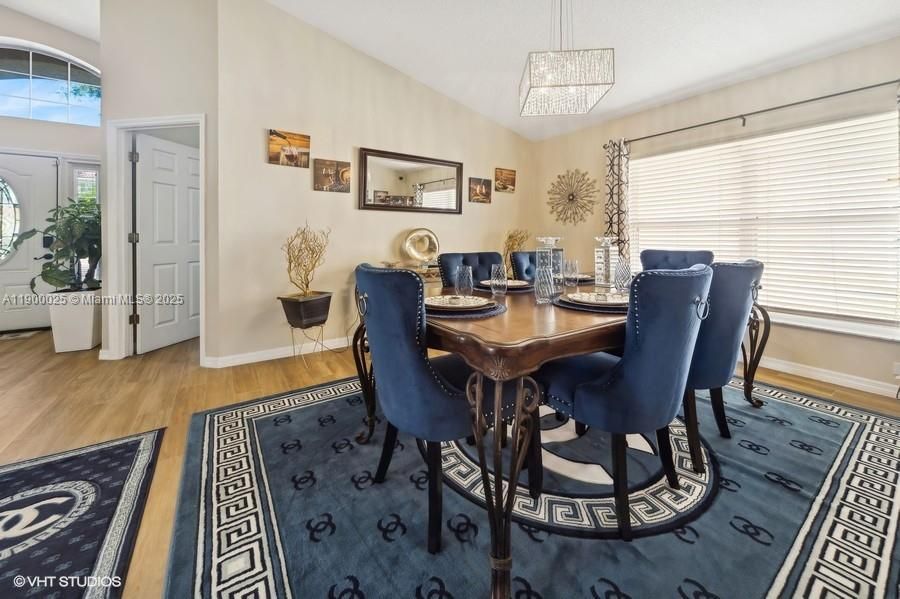 Recently Sold: $395,000 (5 beds, 3 baths, 1940 Square Feet)