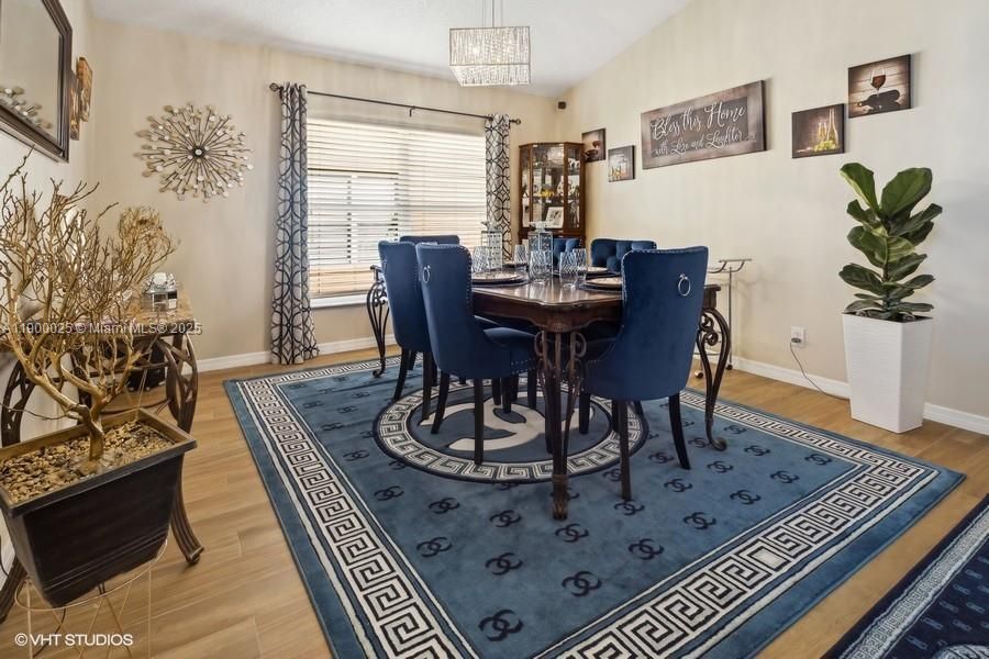 Recently Sold: $395,000 (5 beds, 3 baths, 1940 Square Feet)