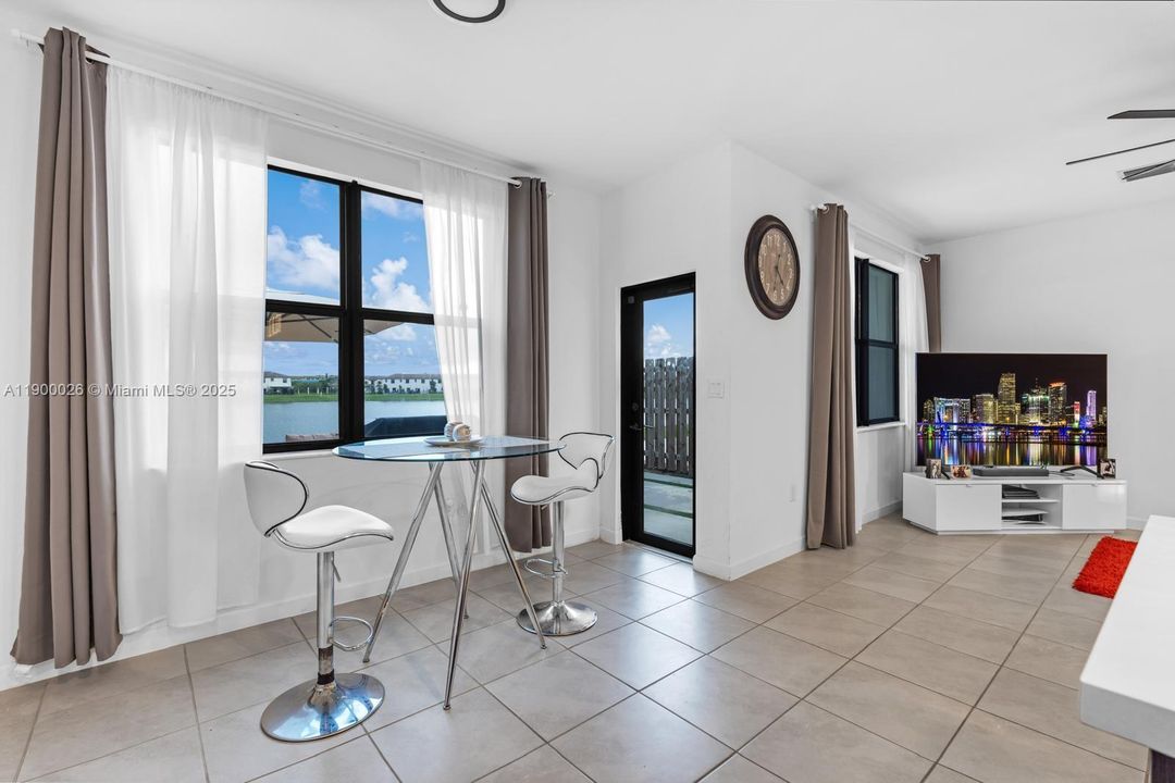 En Venta: $470,000 (3 camas, 2 baños, 1544 Pies cuadrados)