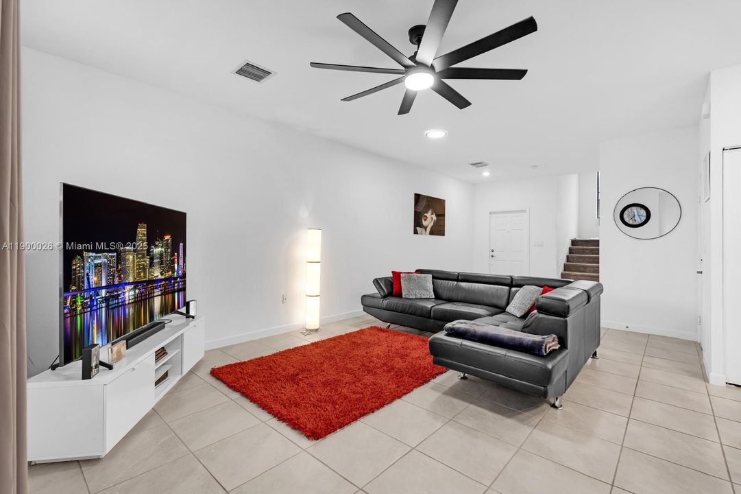 En Venta: $470,000 (3 camas, 2 baños, 1544 Pies cuadrados)