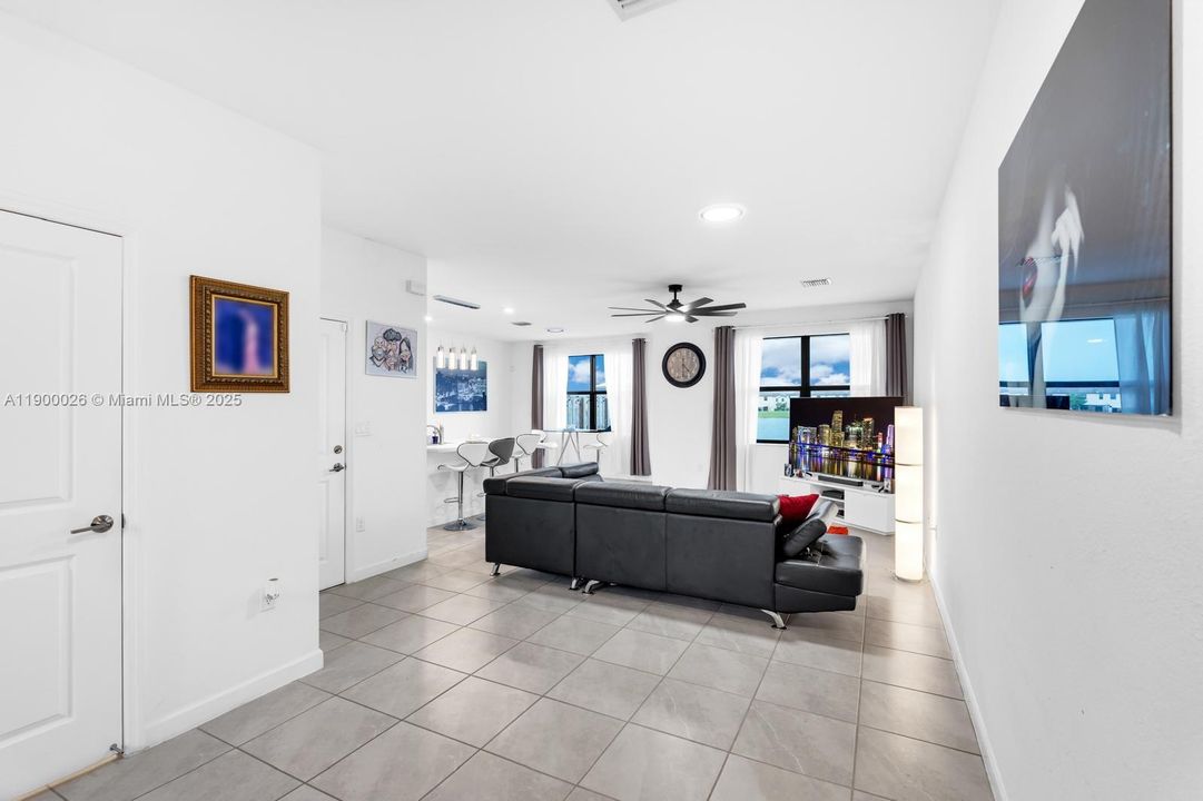 En Venta: $470,000 (3 camas, 2 baños, 1544 Pies cuadrados)