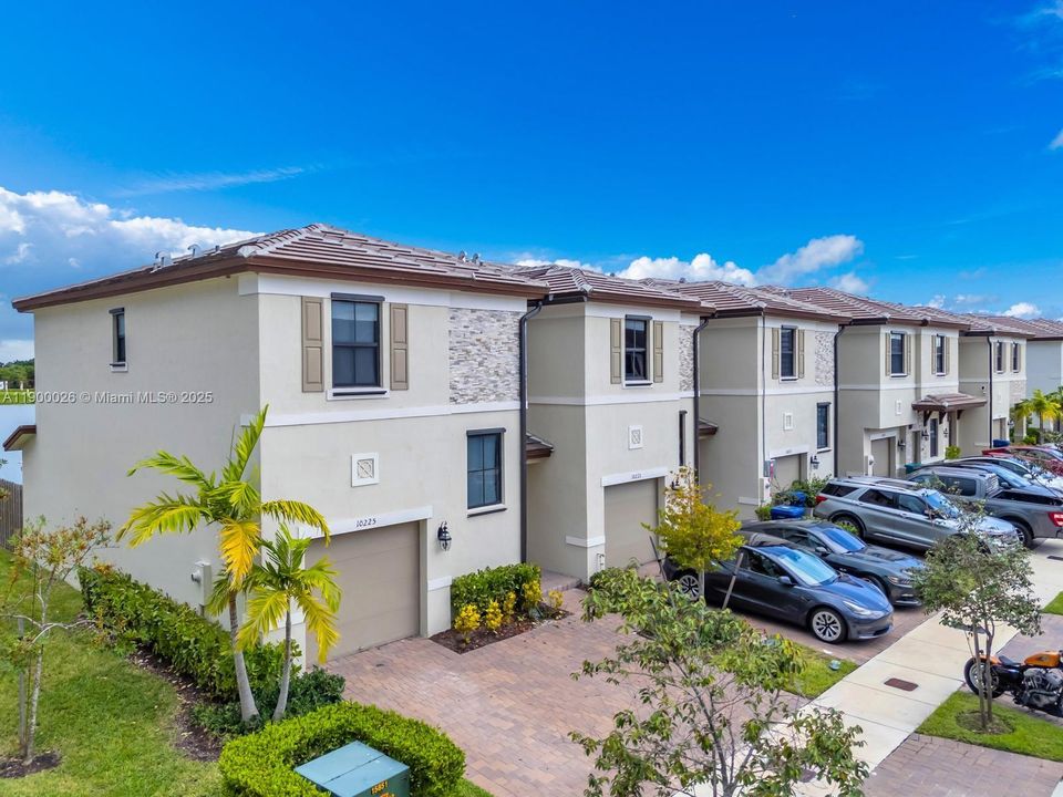 En Venta: $470,000 (3 camas, 2 baños, 1544 Pies cuadrados)