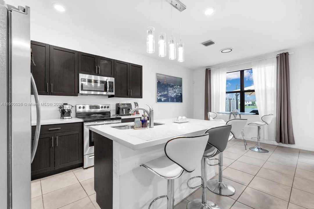 En Venta: $470,000 (3 camas, 2 baños, 1544 Pies cuadrados)