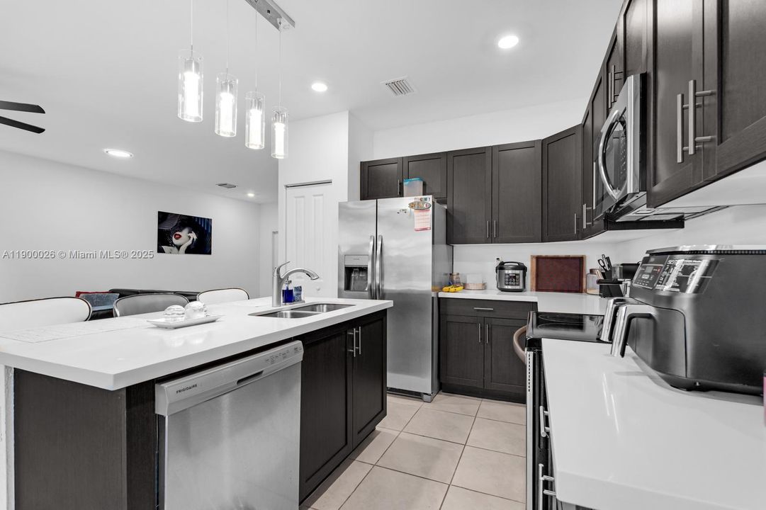 En Venta: $470,000 (3 camas, 2 baños, 1544 Pies cuadrados)