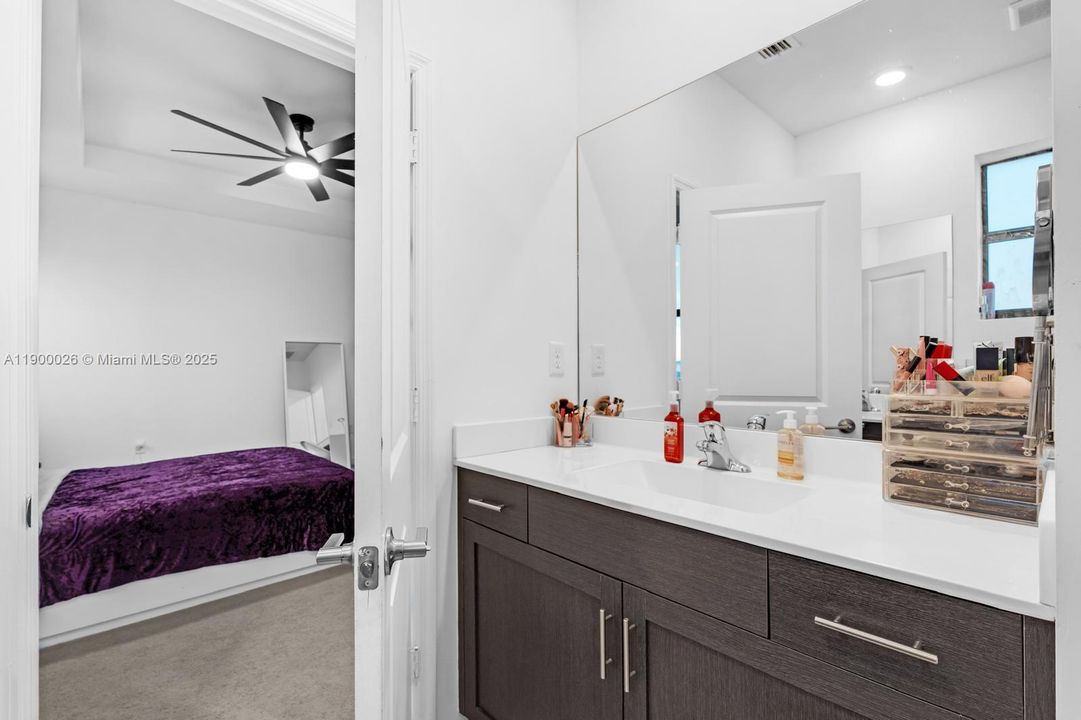 En Venta: $470,000 (3 camas, 2 baños, 1544 Pies cuadrados)