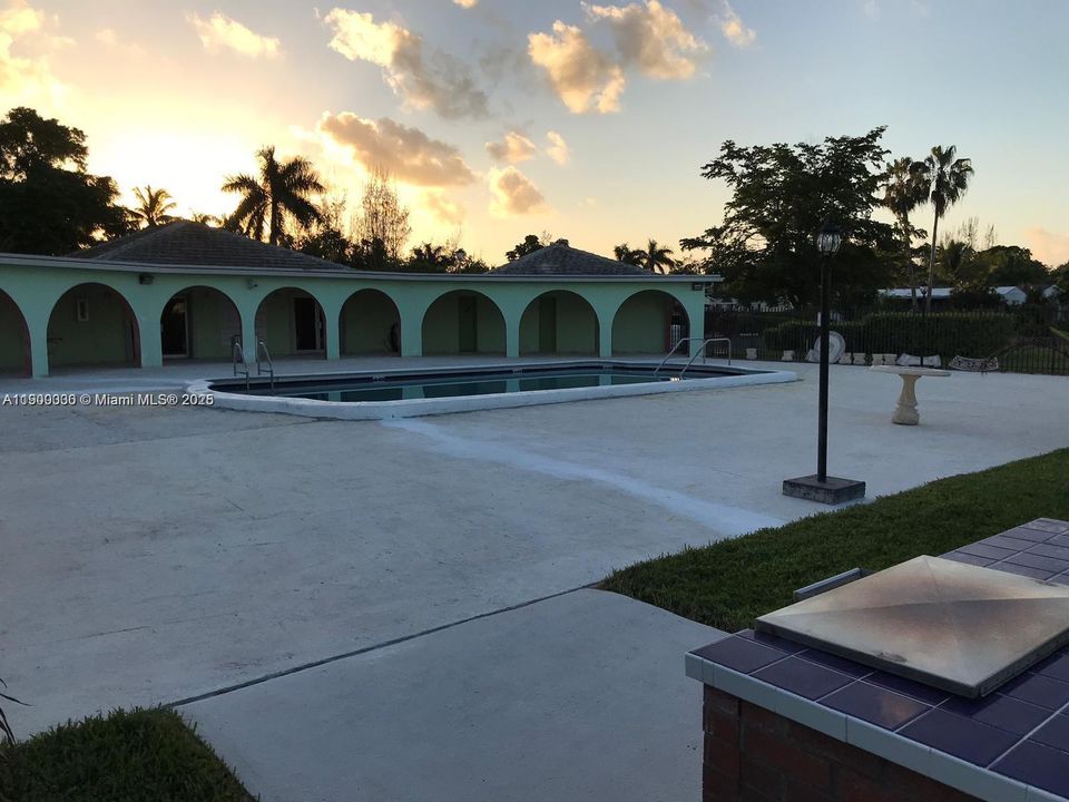 For Sale: $160,000 (2 beds, 2 baths, 850 Square Feet)