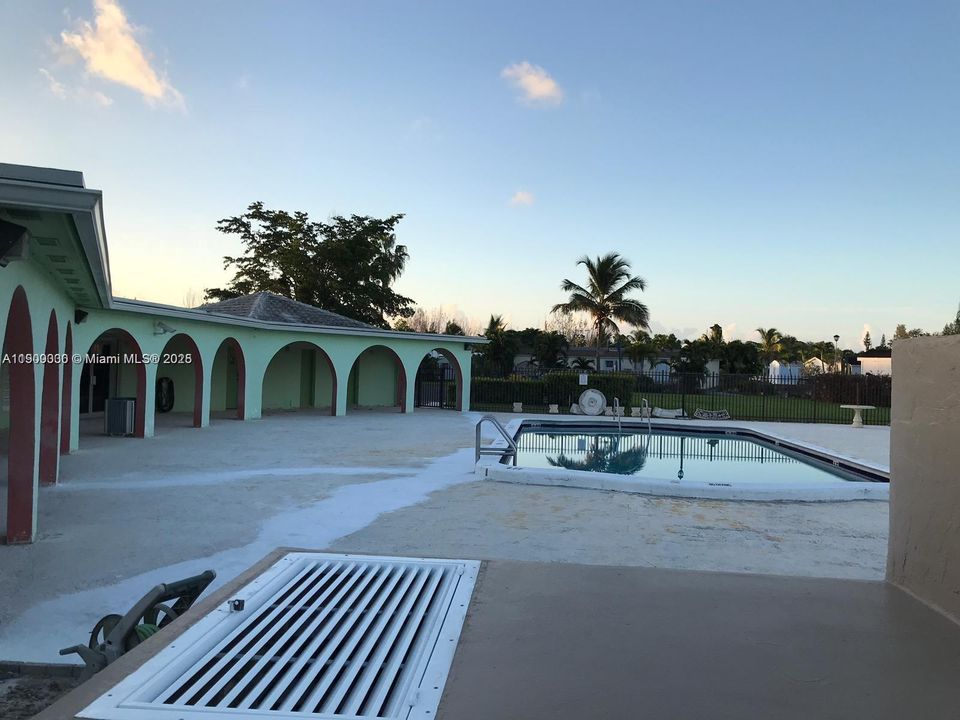 For Sale: $160,000 (2 beds, 2 baths, 850 Square Feet)