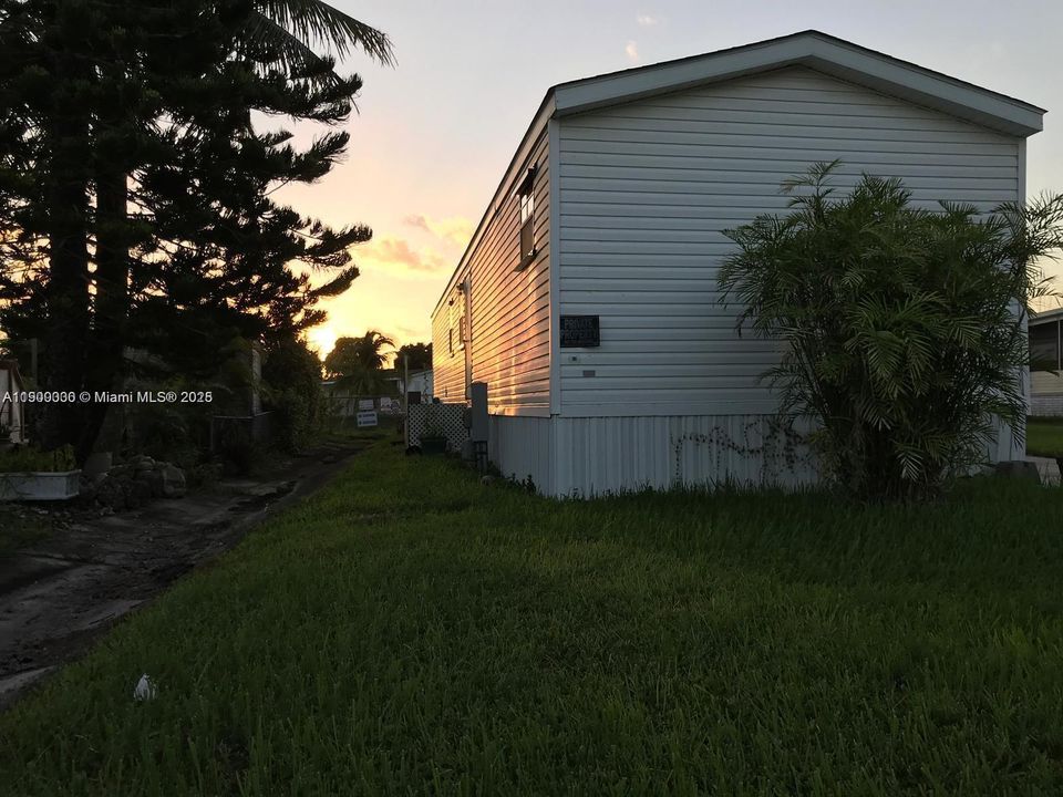 For Sale: $160,000 (2 beds, 2 baths, 850 Square Feet)