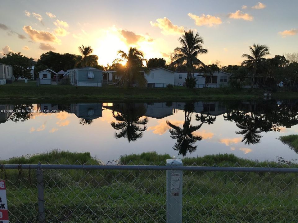 For Sale: $160,000 (2 beds, 2 baths, 850 Square Feet)