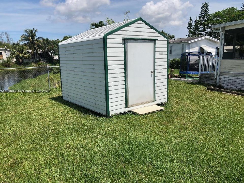 For Sale: $160,000 (2 beds, 2 baths, 850 Square Feet)