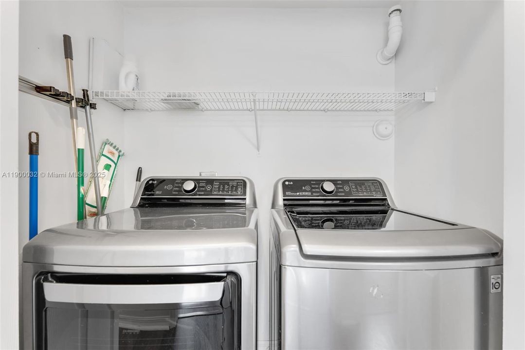 合同活跃: $2,995 (3 贝兹, 2 浴室, 1450 平方英尺)