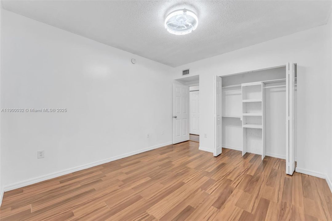 合同活跃: $2,995 (3 贝兹, 2 浴室, 1450 平方英尺)