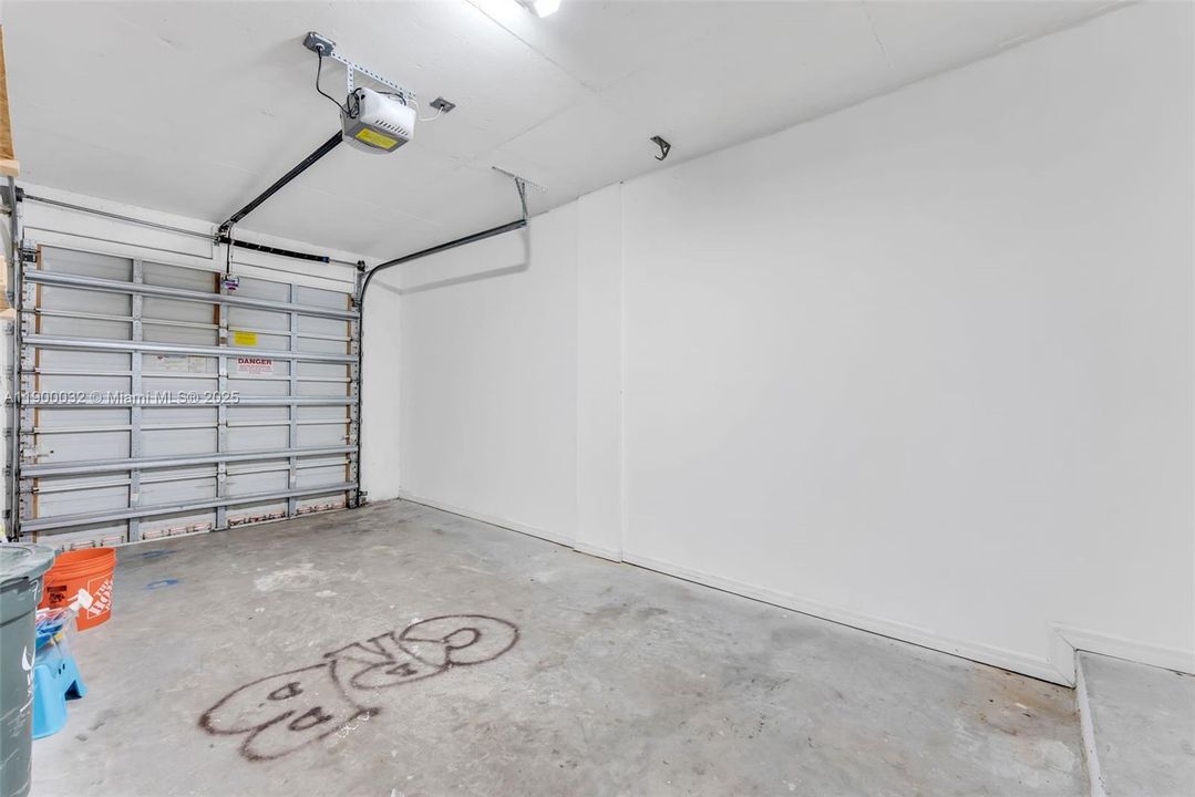 合同活跃: $2,995 (3 贝兹, 2 浴室, 1450 平方英尺)