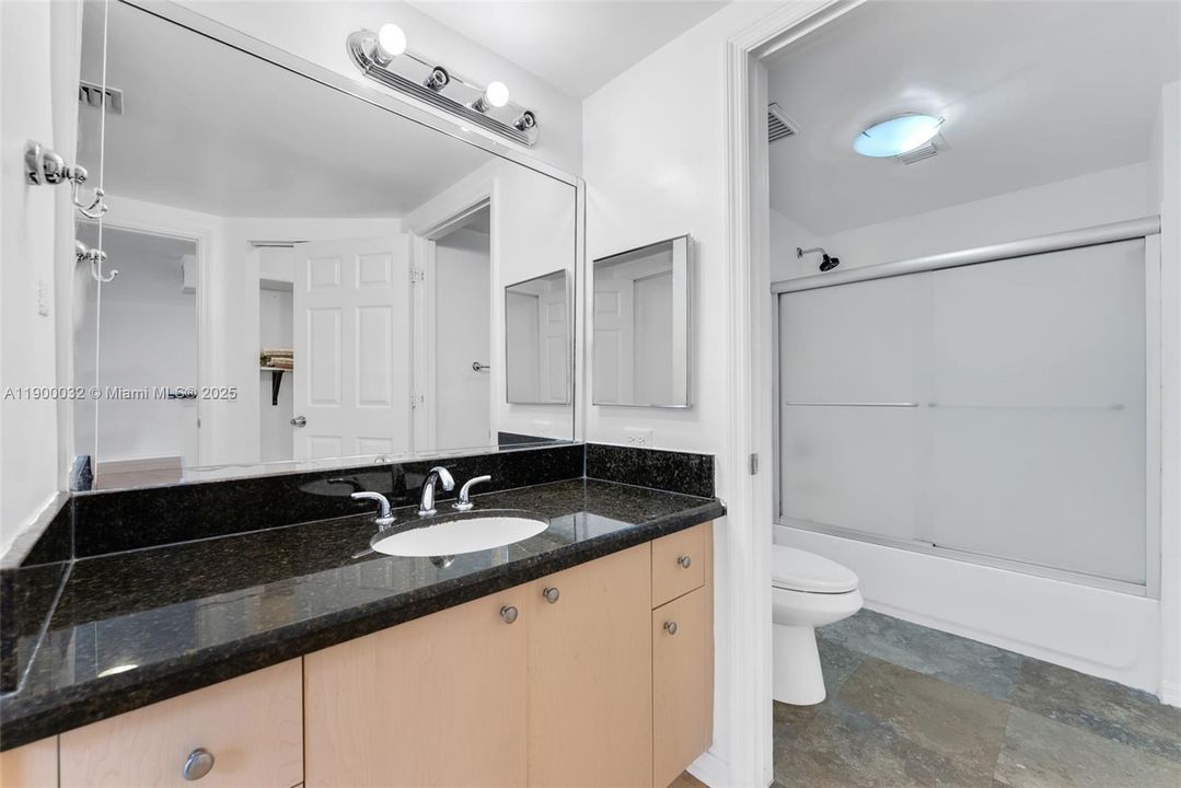 合同活跃: $2,995 (3 贝兹, 2 浴室, 1450 平方英尺)