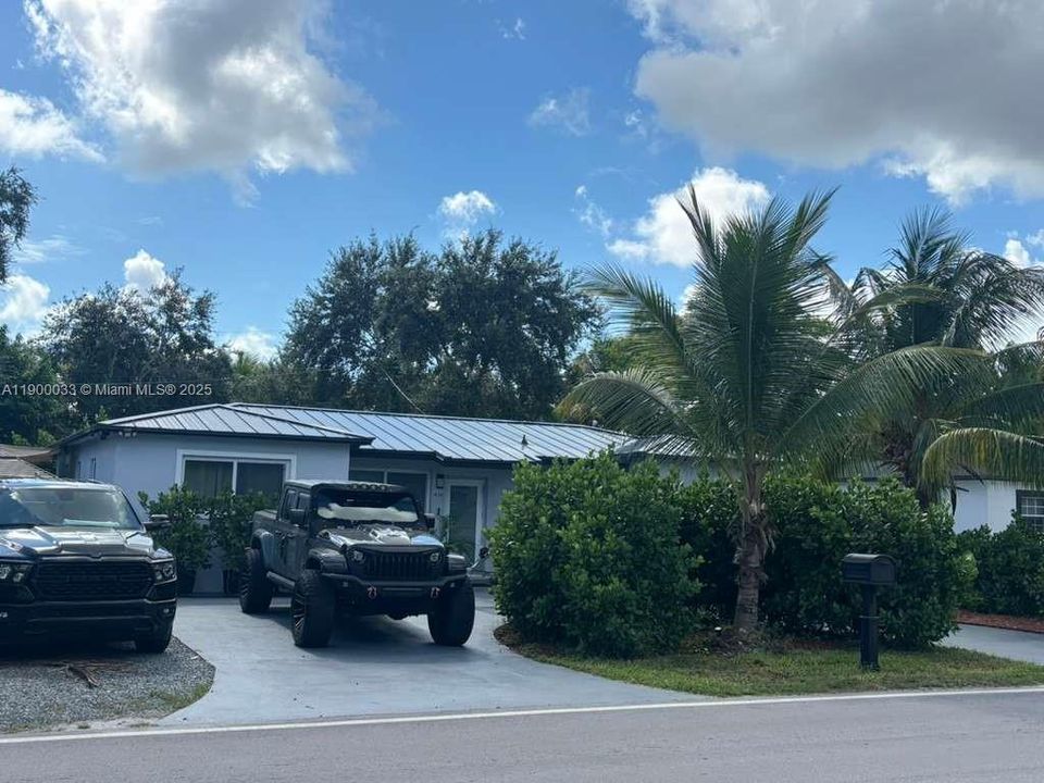 For Sale: $790,000 (4 beds, 2 baths, 1384 Square Feet)