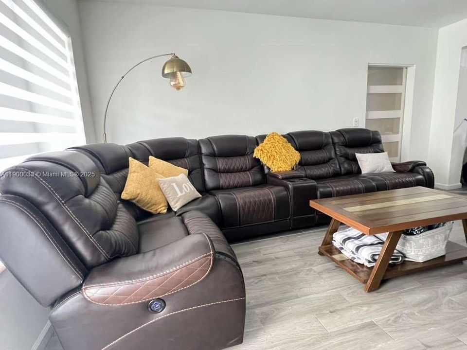 For Sale: $790,000 (4 beds, 2 baths, 1384 Square Feet)