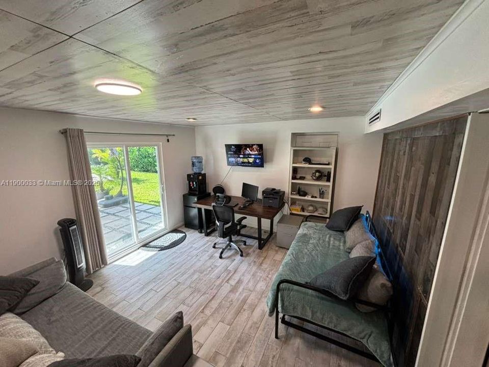 For Sale: $790,000 (4 beds, 2 baths, 1384 Square Feet)