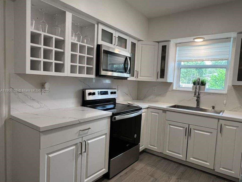 For Sale: $790,000 (4 beds, 2 baths, 1384 Square Feet)