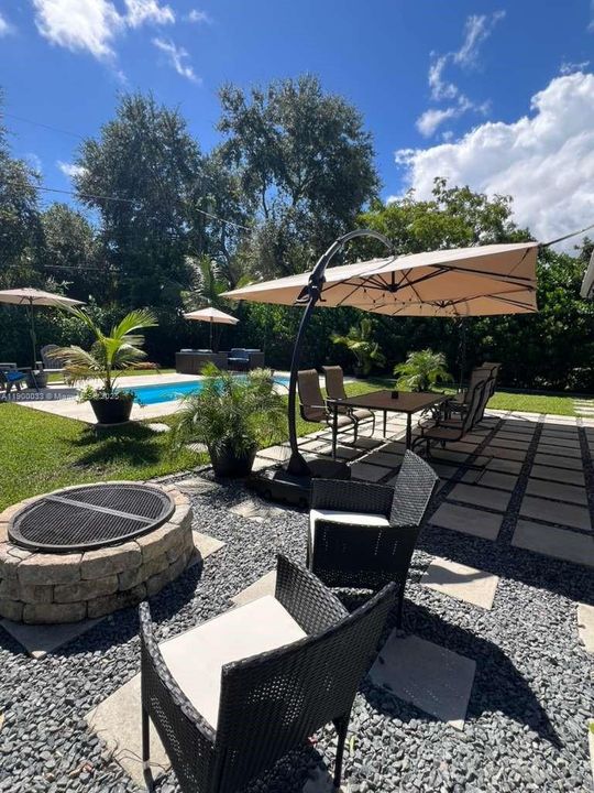 For Sale: $790,000 (4 beds, 2 baths, 1384 Square Feet)