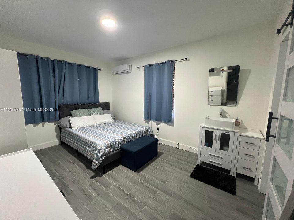 For Sale: $790,000 (4 beds, 2 baths, 1384 Square Feet)