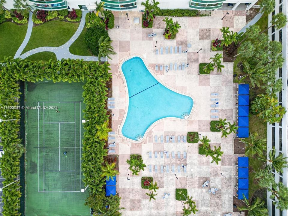 For Sale: $429,000 (1 beds, 1 baths, 1005 Square Feet)