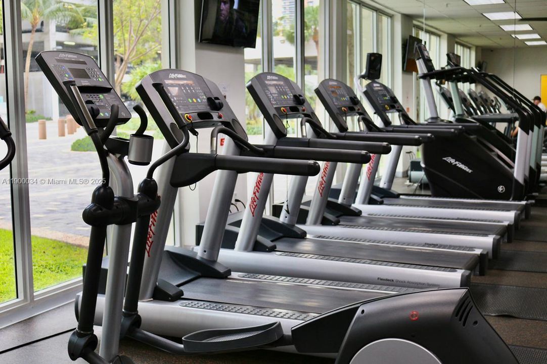 For Sale: $429,000 (1 beds, 1 baths, 1005 Square Feet)