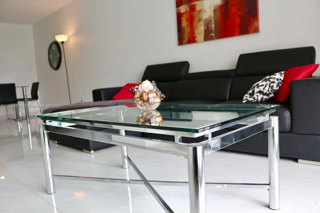 For Sale: $429,000 (1 beds, 1 baths, 1005 Square Feet)