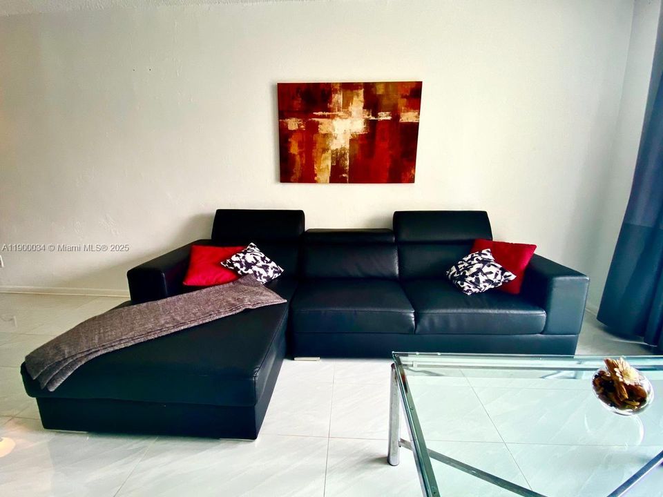 For Sale: $429,000 (1 beds, 1 baths, 1005 Square Feet)